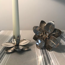 Load image into Gallery viewer, Stylish Lily Pad Candle Holders.
